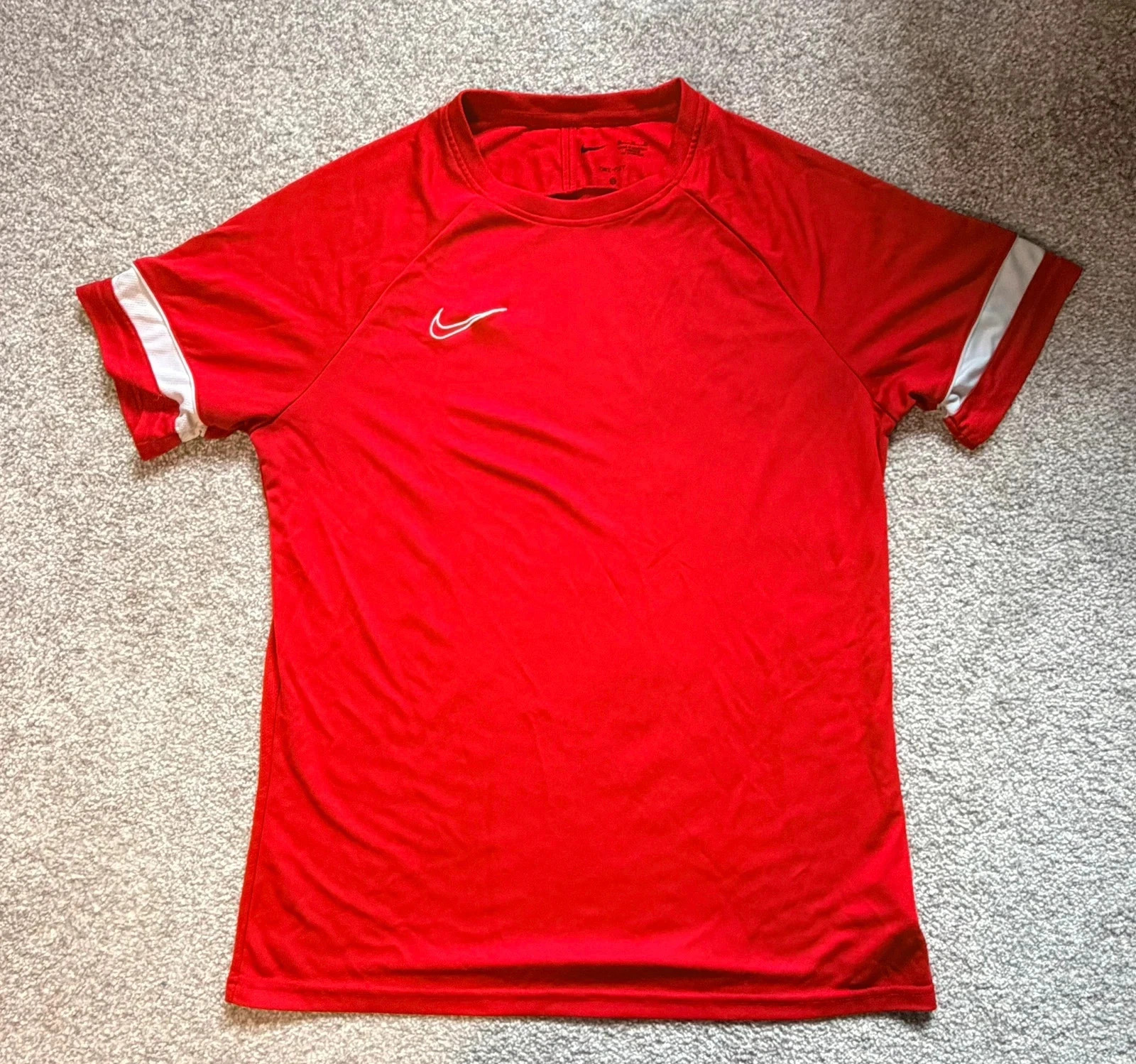 Nike dri-fit red training jersey / football shirt - men’s XL
