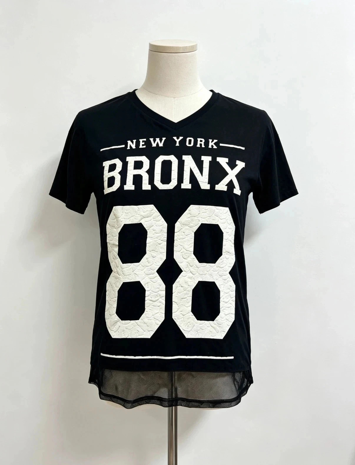 River Island Black Textured Graphic V‑Neck T‑Shirt · UK 12 · Mesh Fishnet Hem · Y2K Indie Sleaze