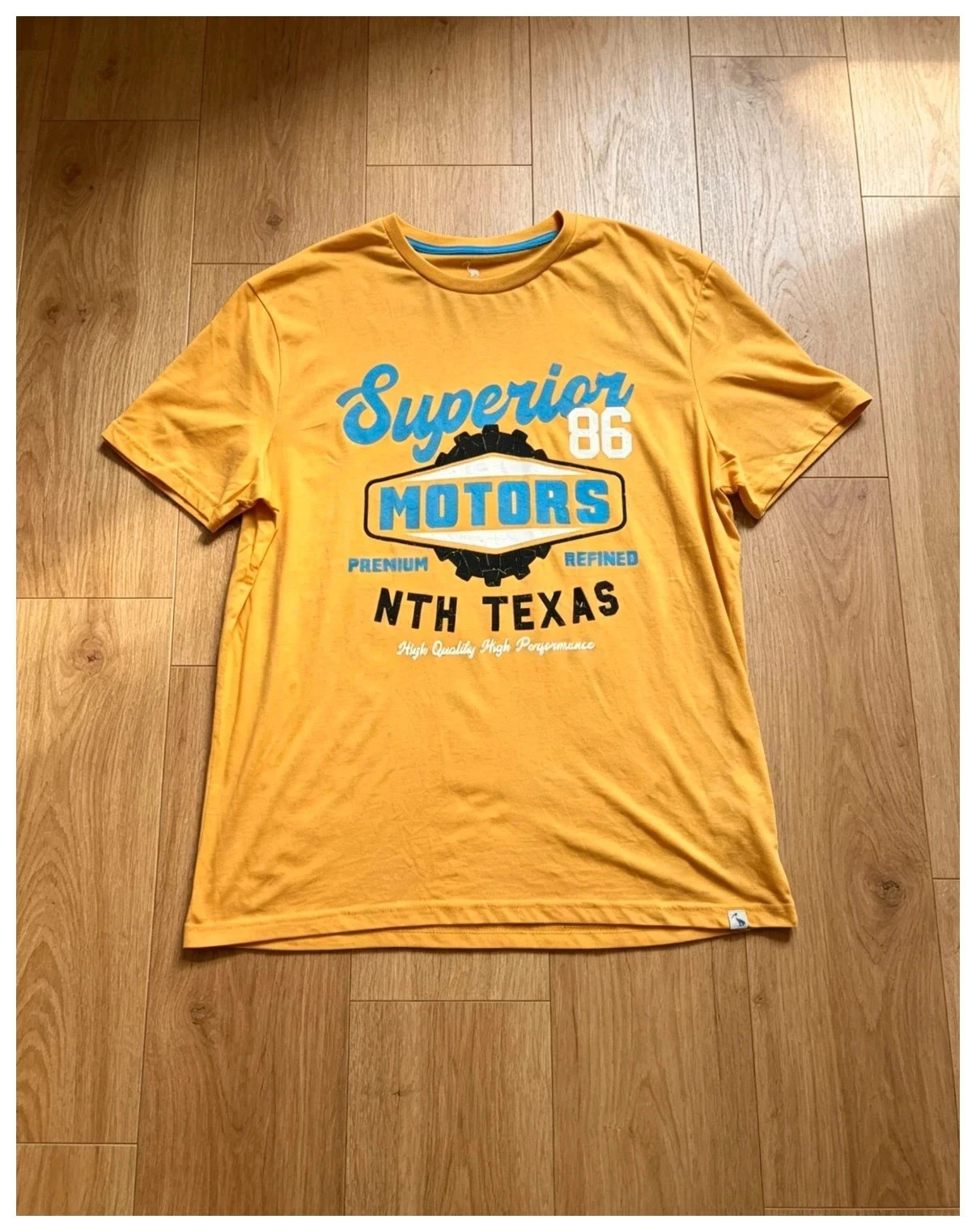 STH Shore Mustard "Superior 86 Motors" Graphic T‑Shirt | Size L | BNWT