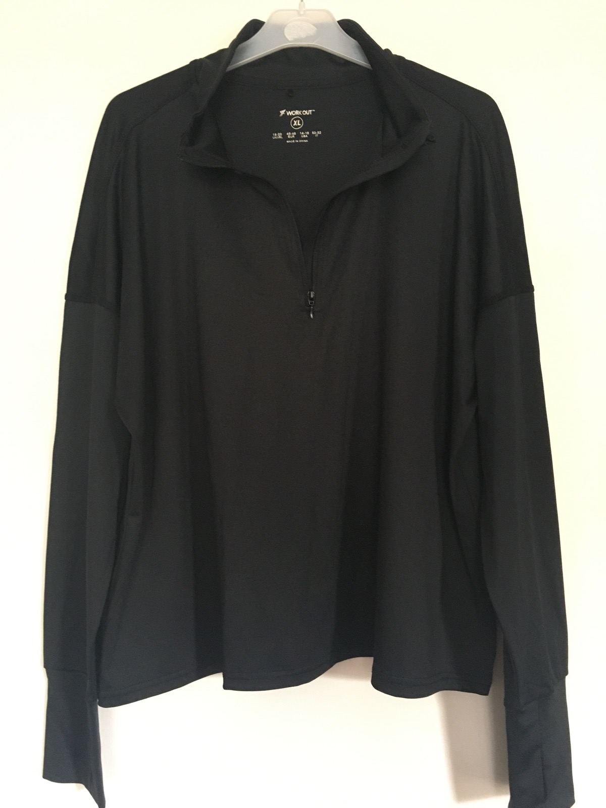 Black 3/4 workout zipper