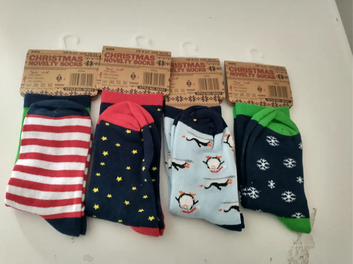 Kid's Christmas socks size 9-12 4 per