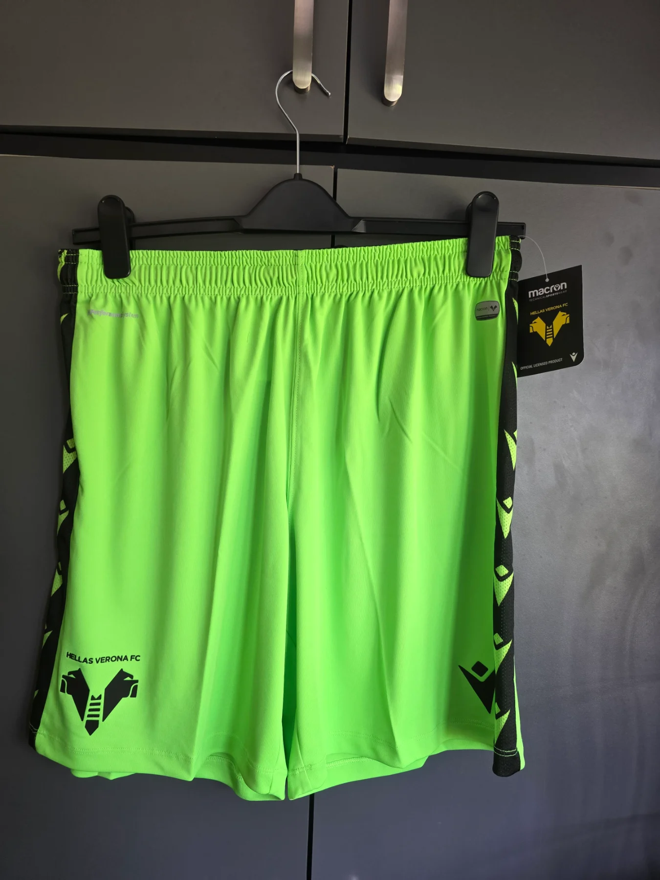NWT Macron Hellas Verona Goalkeeper Shorts Neon Green Black Size L