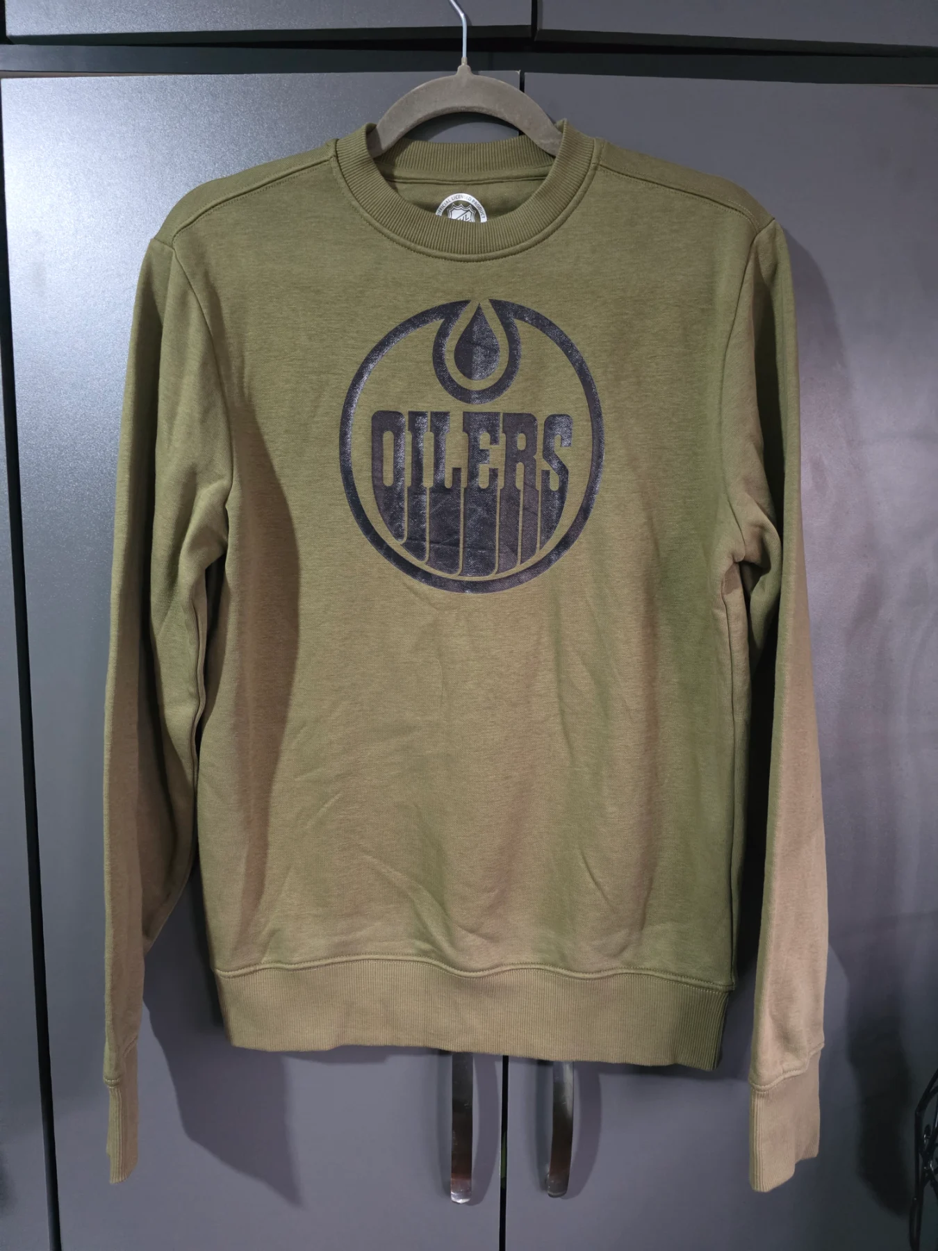 NWT Official NHL Edmonton Oilers Olive Green Crewneck Sweatshirt Men's Small