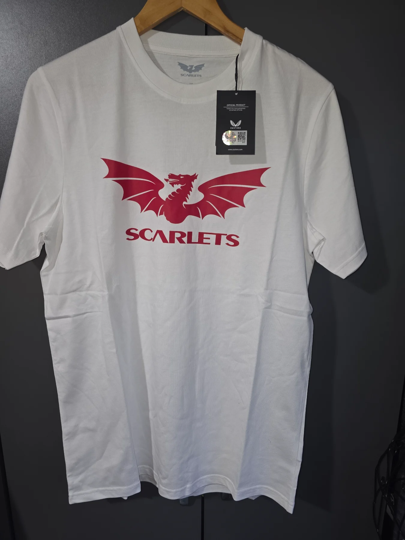 Brand New Castore Scarlets Rugby Short Sleeve T-Shirt Brilliant White Size M