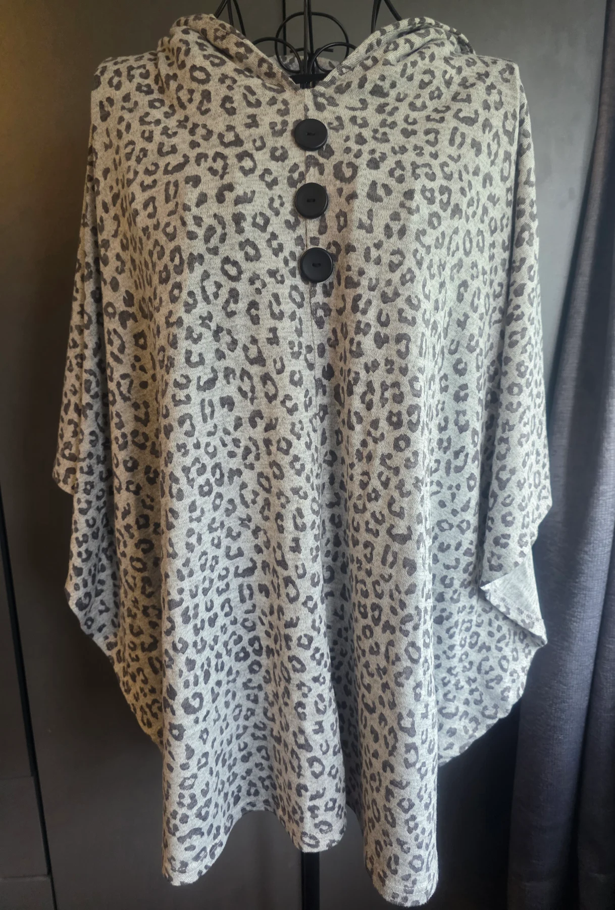 Miladys Grey Leopard Print Hooded Poncho Cape Size L / XL New Without Tags