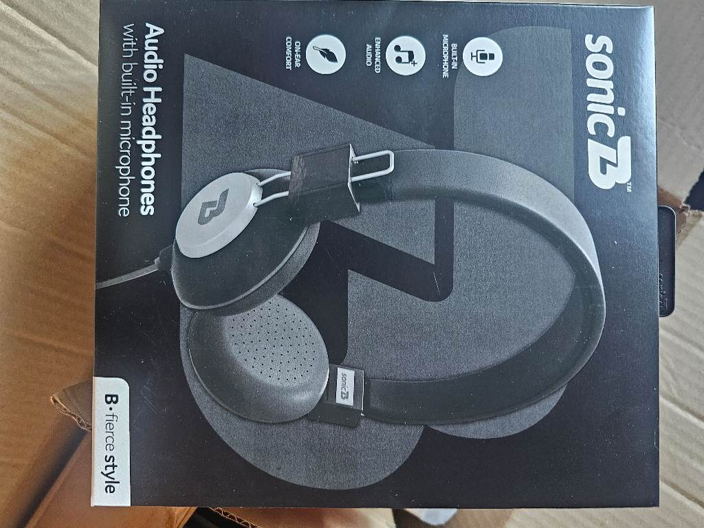 Black over ear wired headphones