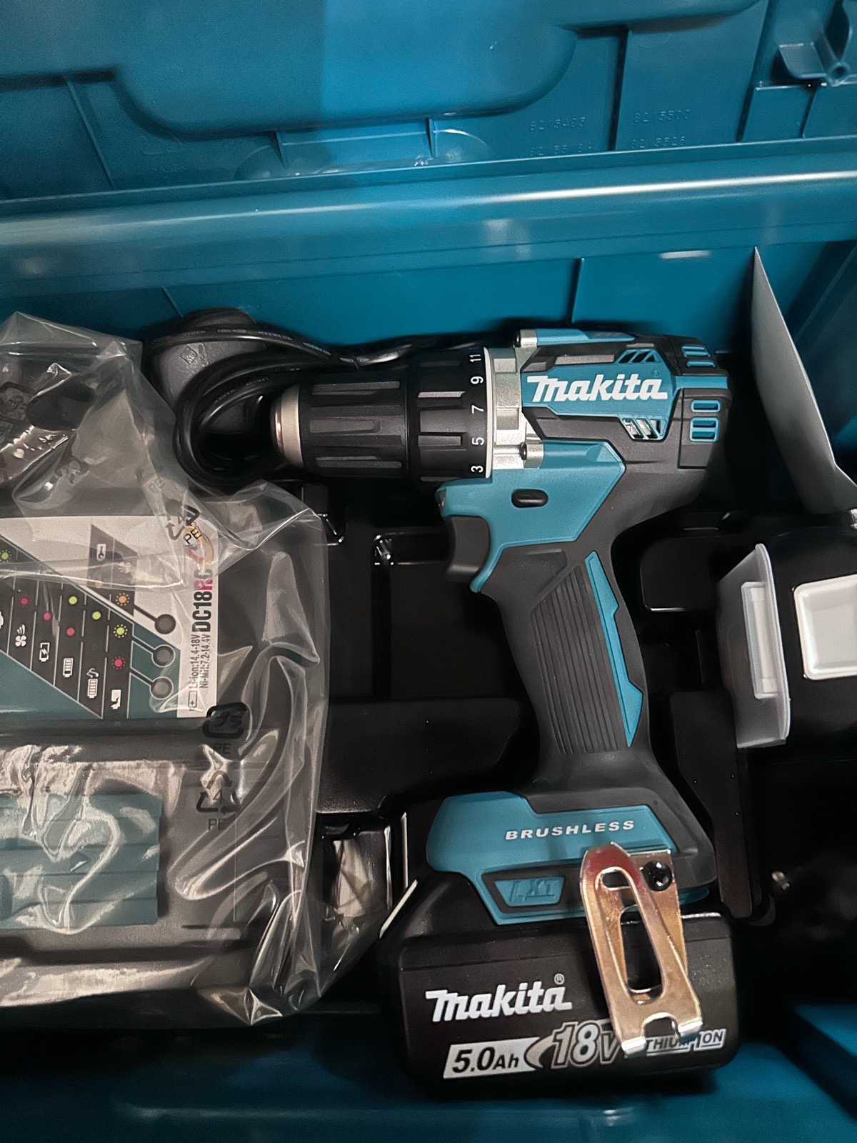 Makita DDF484RTJ 18V Brushless Drill Driver in Case