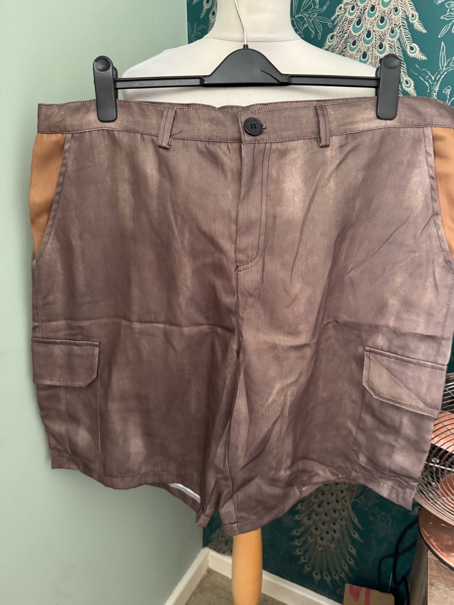 Mens lightweight cargo shorts brown size 3XL