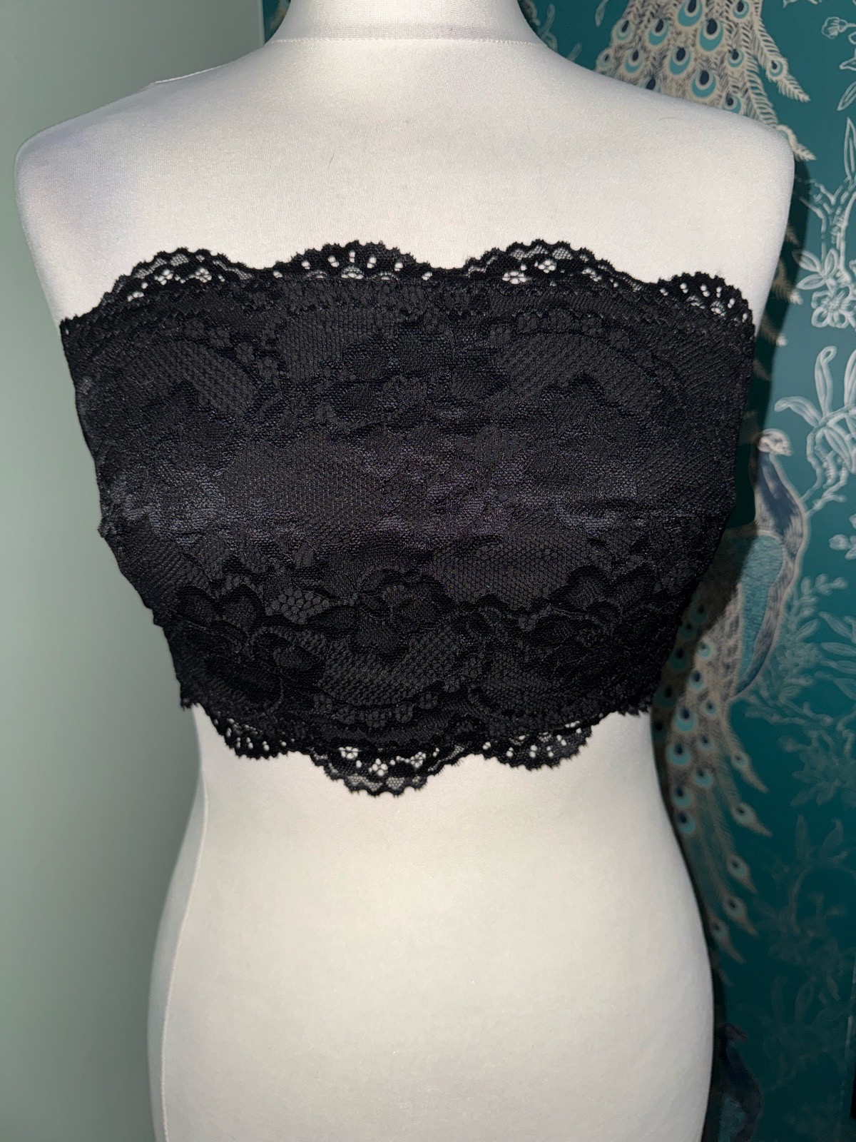 Black Lace Bandeau Bralette – Criss-Cross Back (Size XL/UK 12-14)