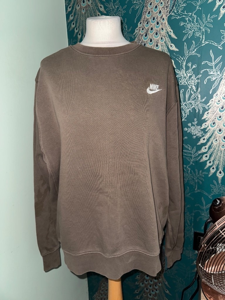 Nike Brown Oversized Crewneck Sweatshirt Embroidered Mini Swoosh Size L Vintage Style