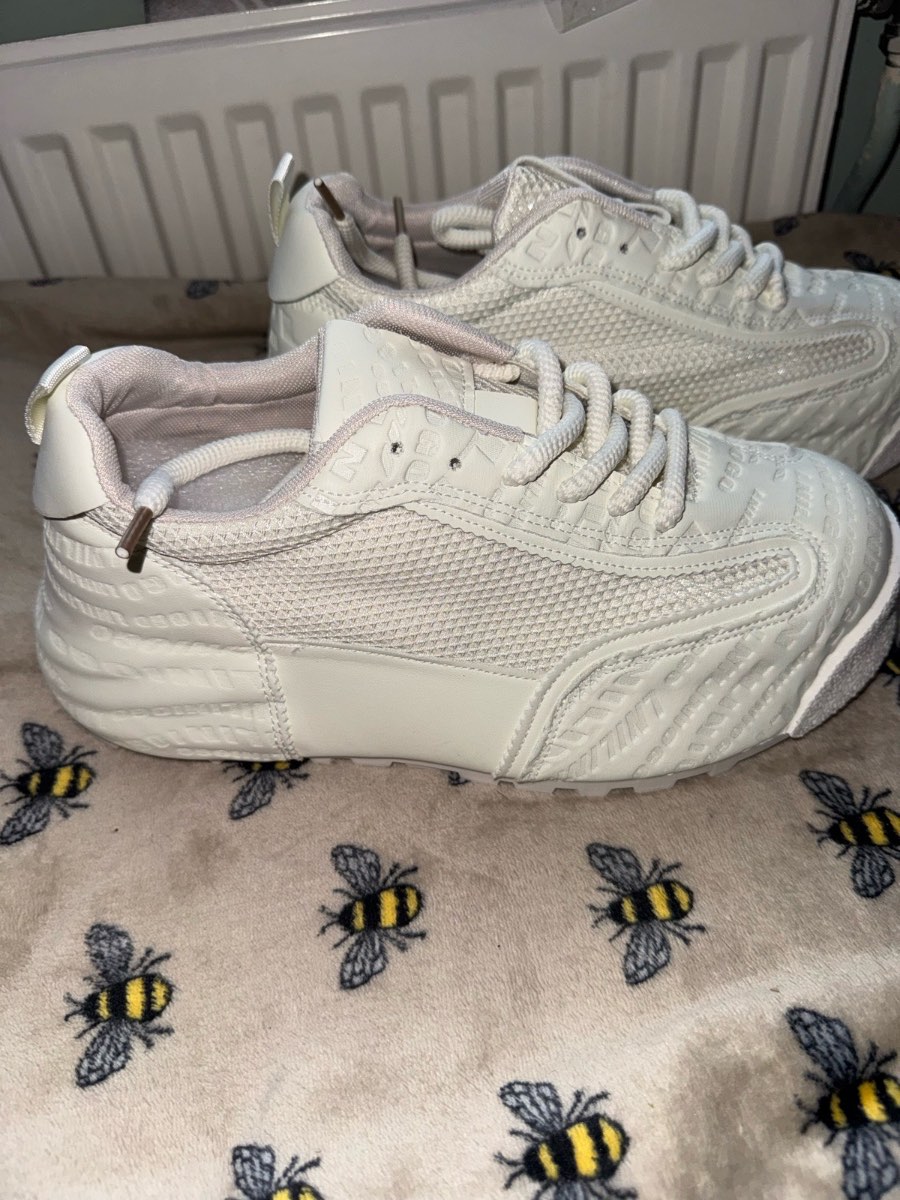 Brand New Cream Chunky Trainers / Sneakers - Size EU 41 (UK 7)