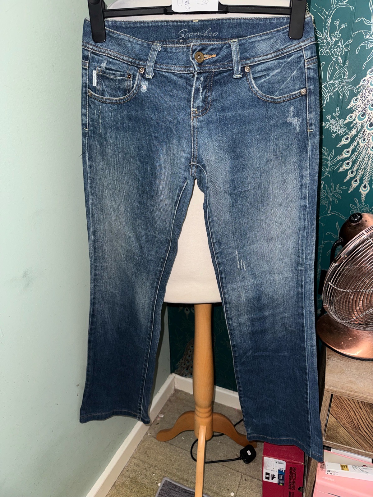 Scombro Straight Leg / Bootcut Mid-Rise Distressed Jeans (W30 L30) Uk size 12