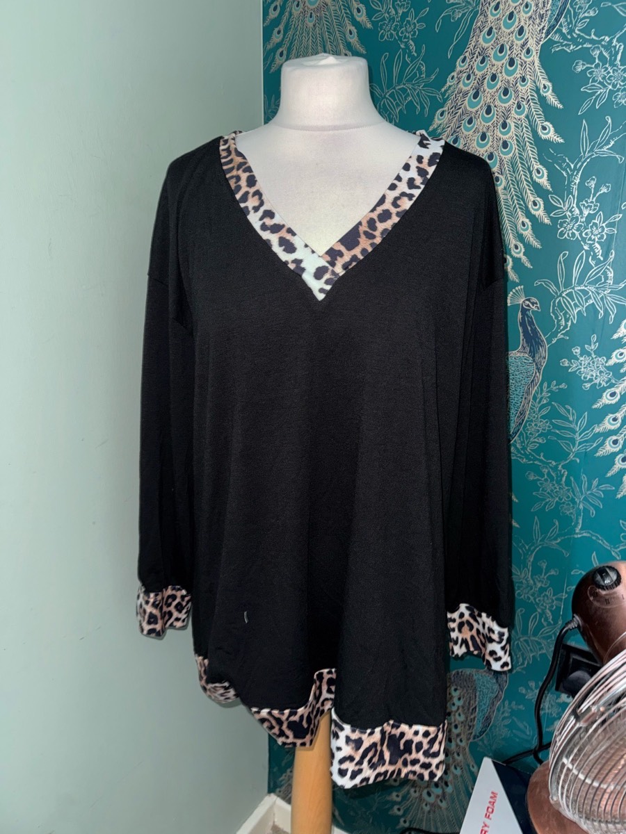 Shein curve long sleeve V-neck casual top with leopard print trim black size uk 18