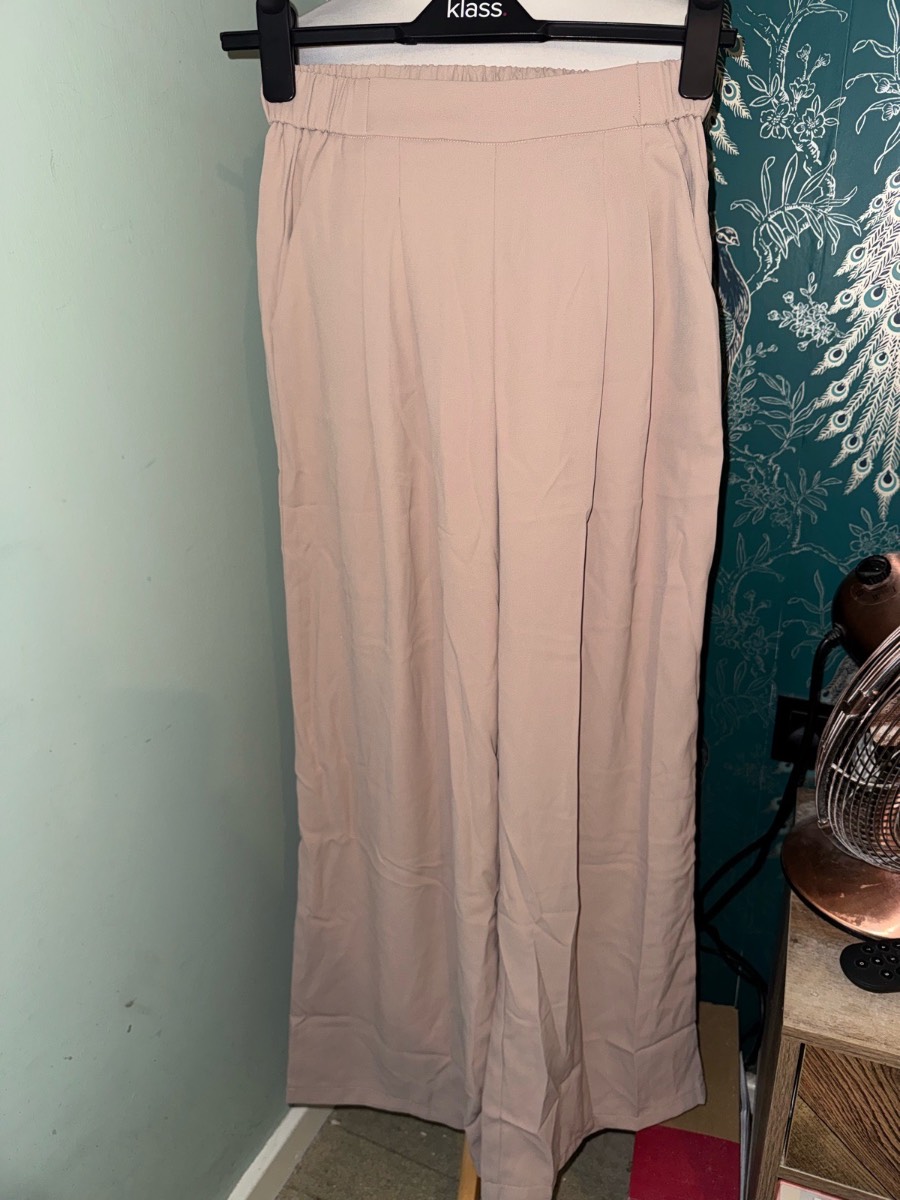 SHEIN Beige Wide-Leg Pleated Trousers with Pockets – Size UK 6 (XS)