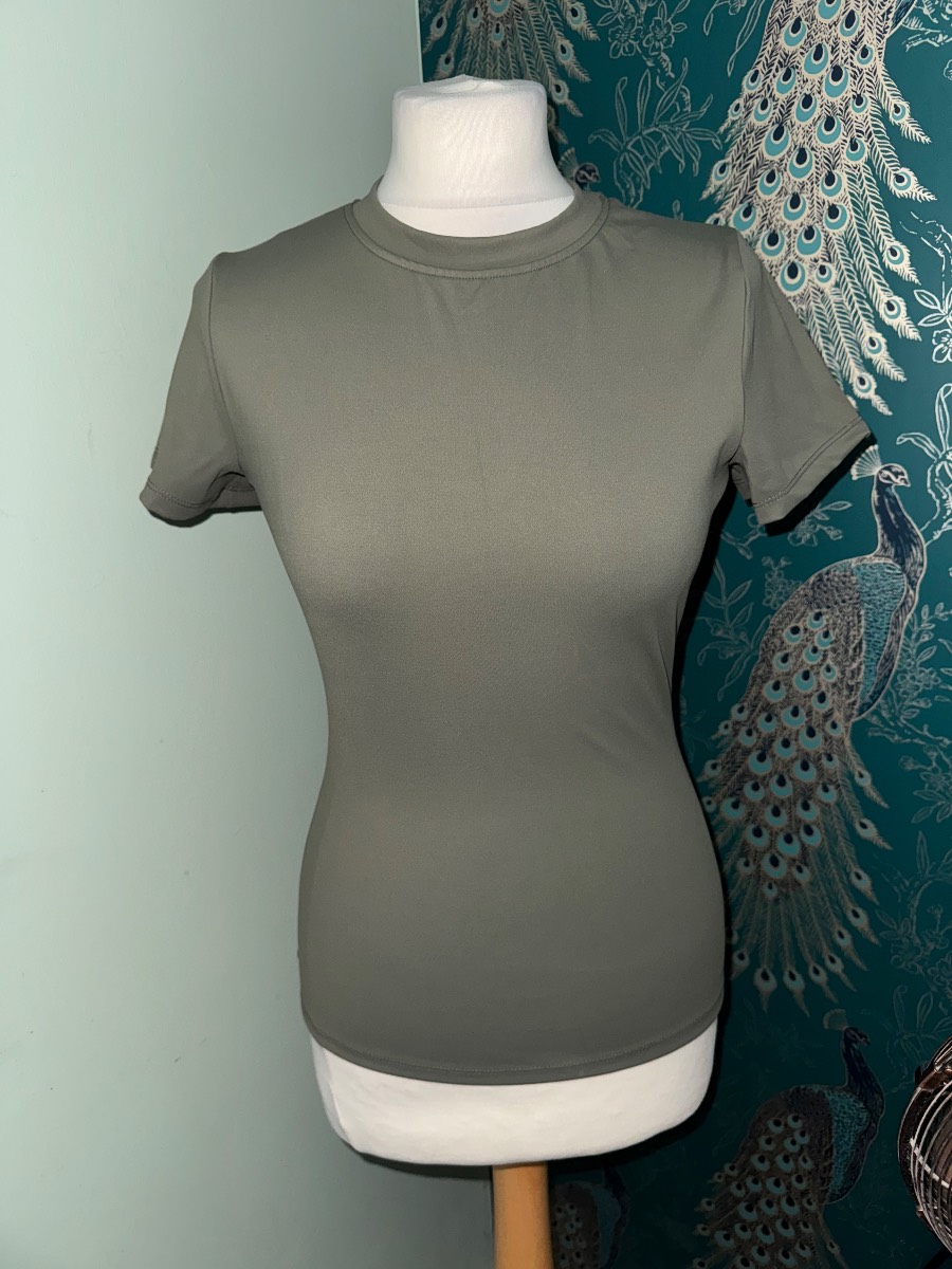 Khaki short sleeve stretch top size uk 12/14 (XL)