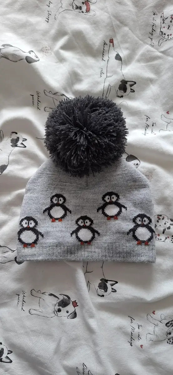 F&F bobble hat, up to 3 months
