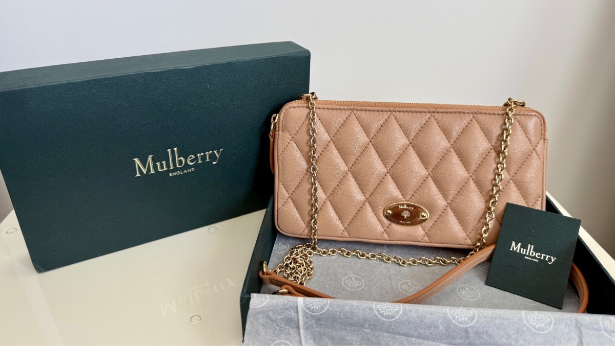 Mulberry Plaque Quilted Wallet On Chain In Light Salmon