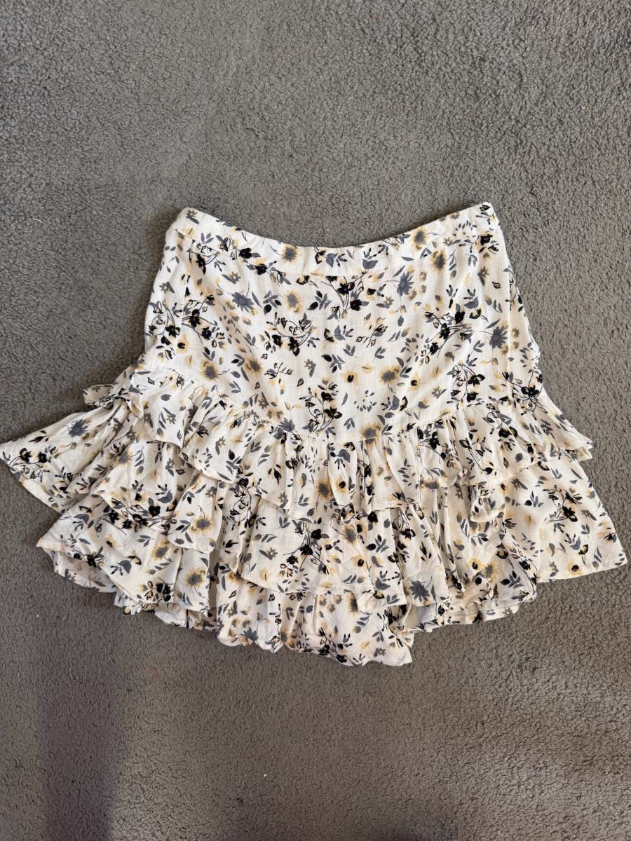 Skylar + Madison Floral Tiered Ruffle Mini Skirt Cream Size M Boho