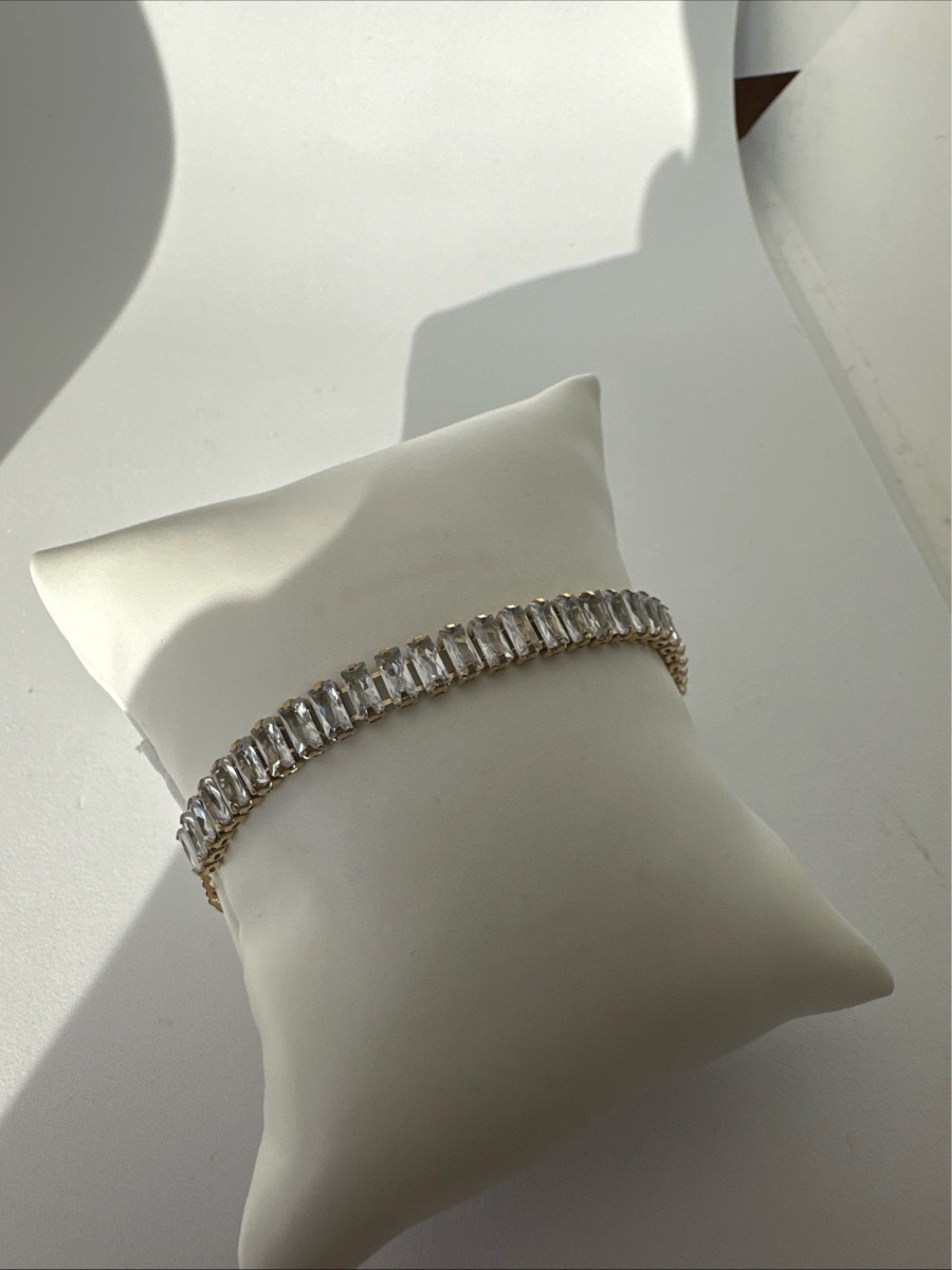 Gold tone bracelet