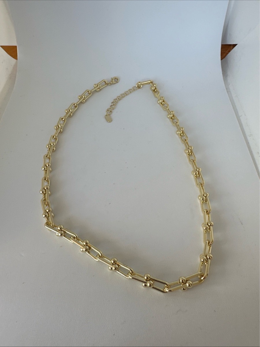 Beautiful gold tone neck necklace