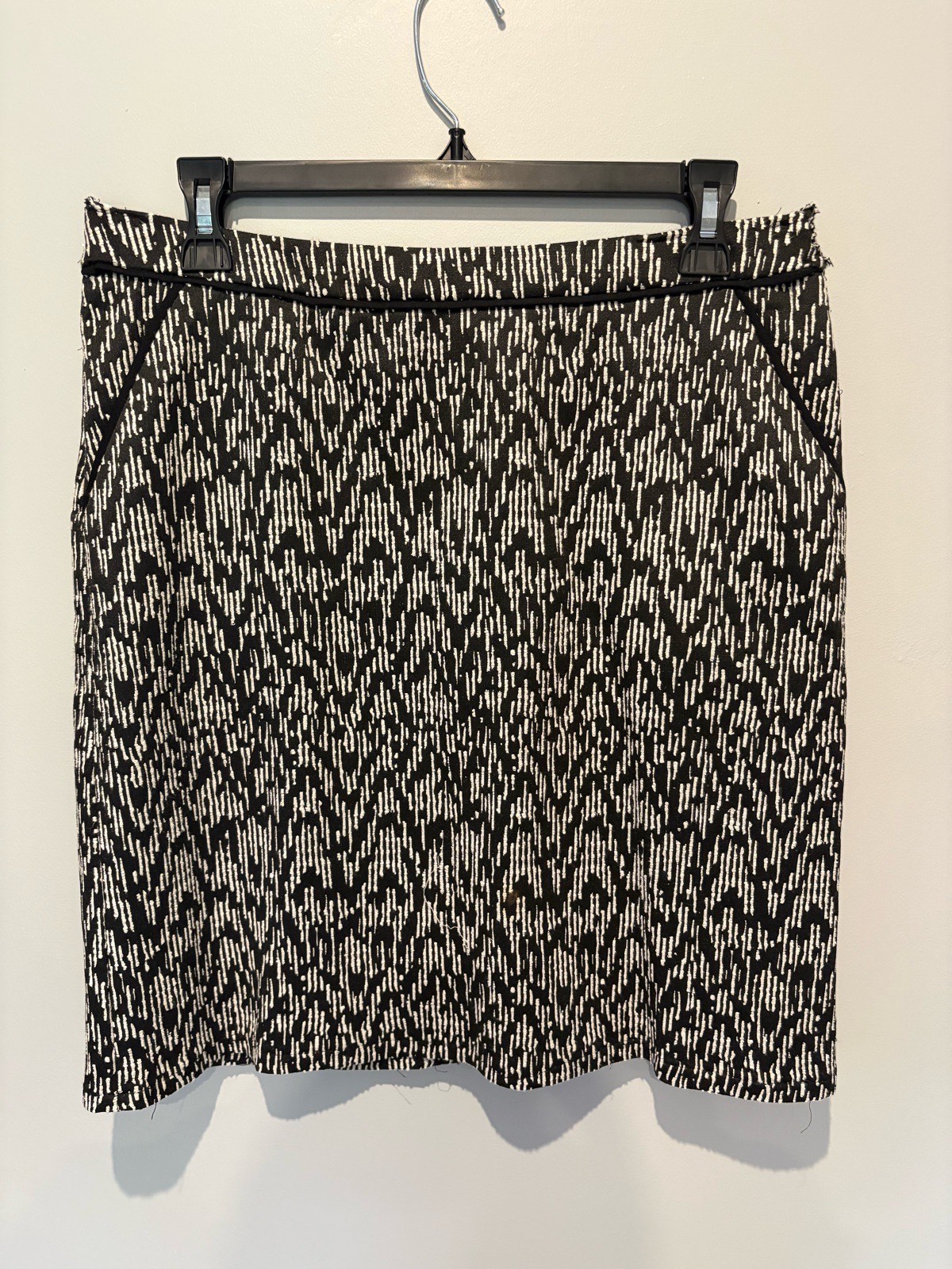 Stunning Wallis pencil skirt in a striking black and cream abstract textured pattern\.