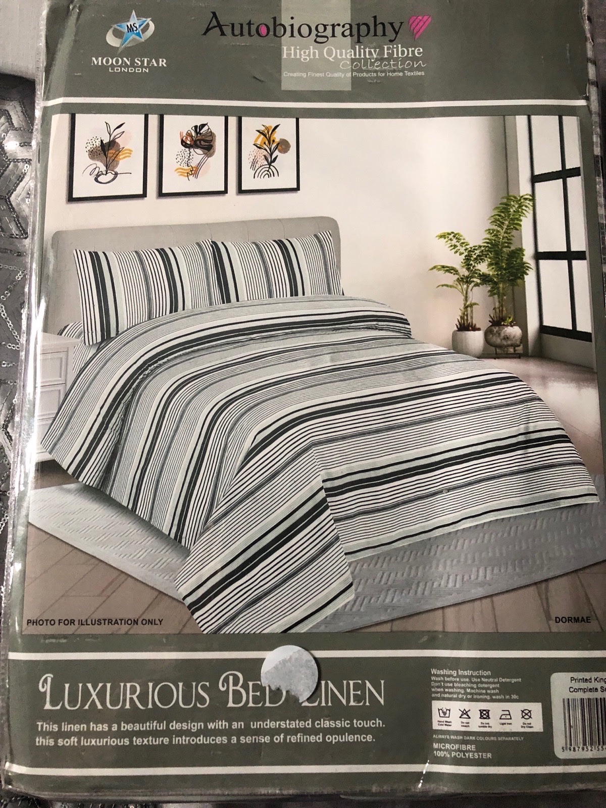 Kingsize full Complete bed set includes fitted sheet