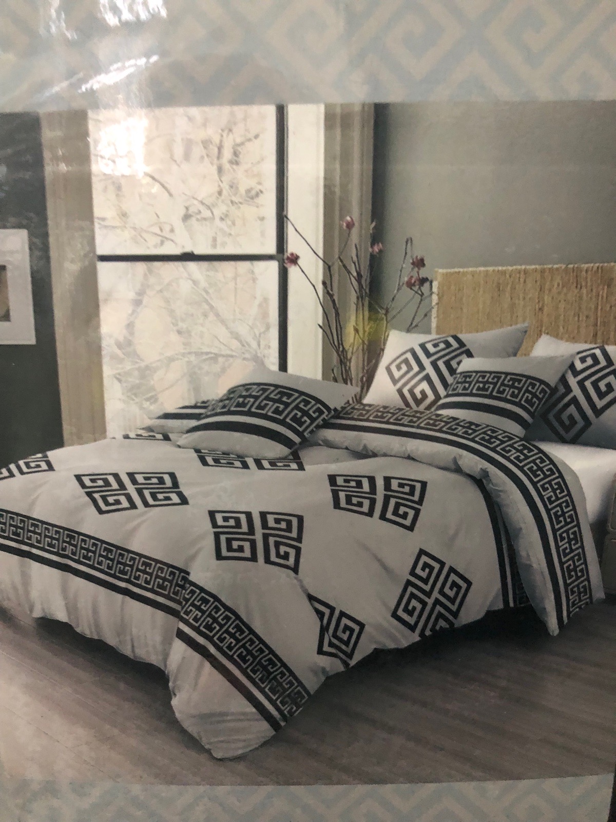 Double complete set with fitted sheet .black /grey Greek design