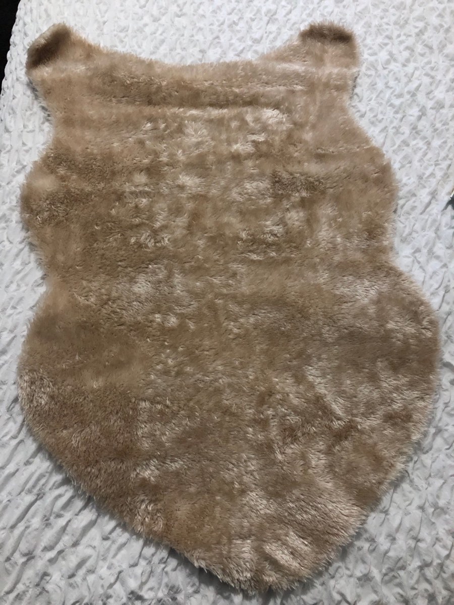 Faux fur mink rug 60 x 90cm. New but marked underneath