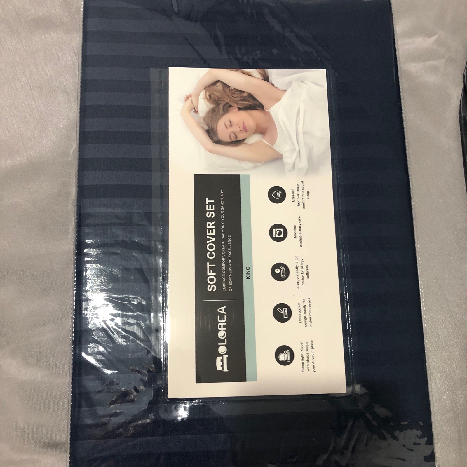 Double duvet set in navy with zip closing .Oxford pillowcases