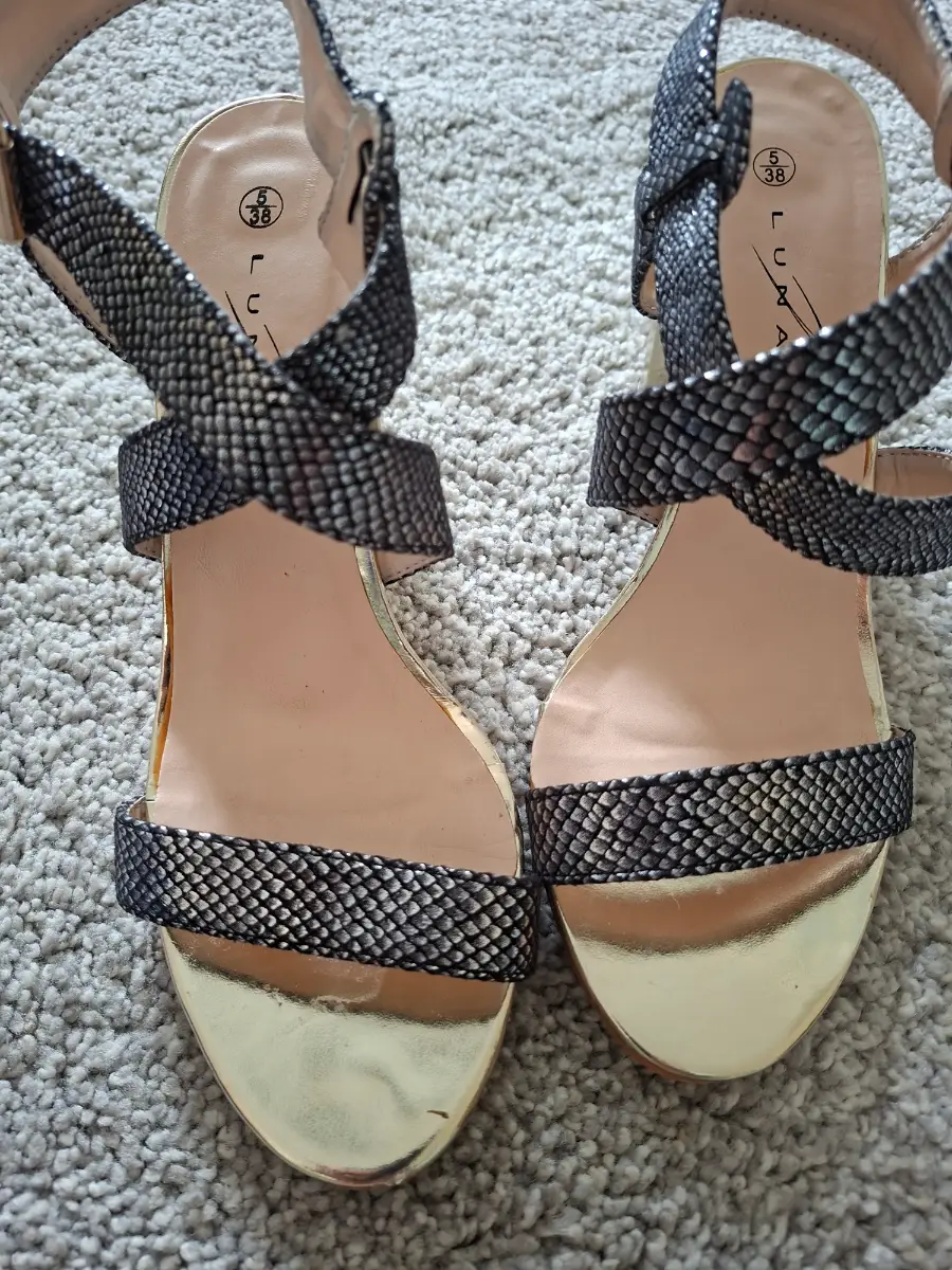 Cross front sandle 3.5 inch heel