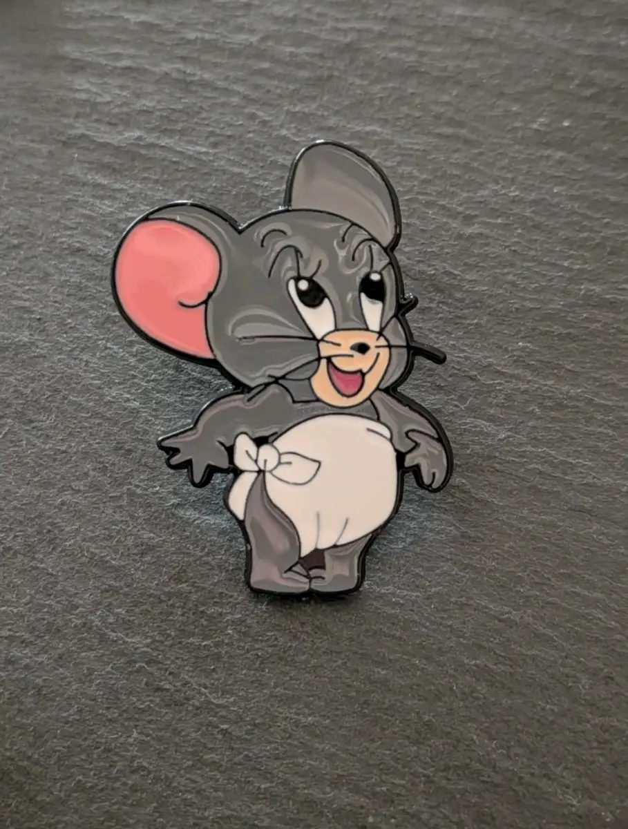 Tom and Jerry pin badge