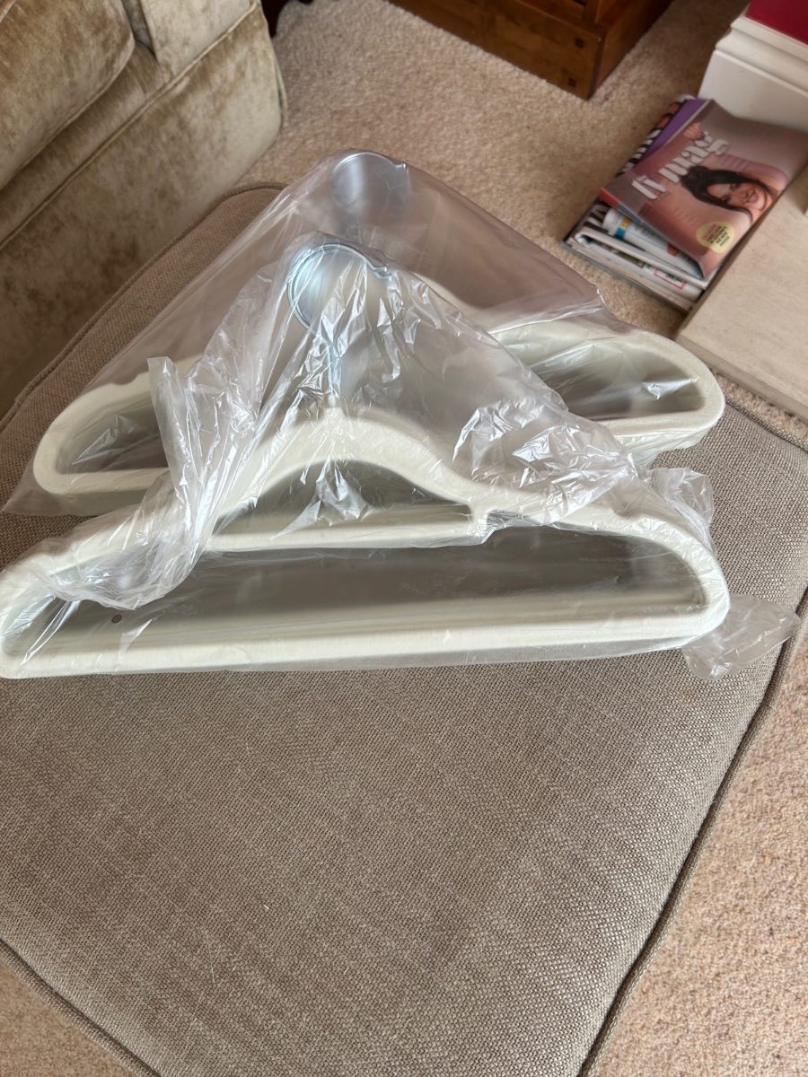 20 Velvet hangers