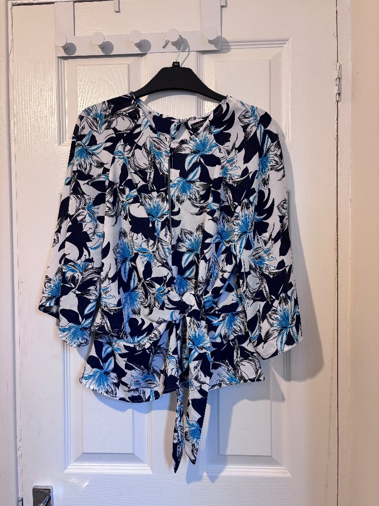 Boohoo White Navy Turquoise Floral Blouse Size 12 | Open Back Zip Tie Waist