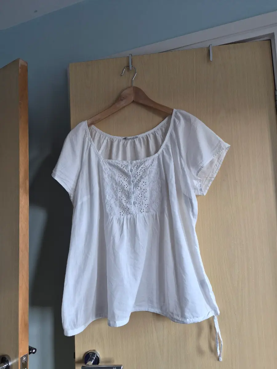 White M&M cotton top