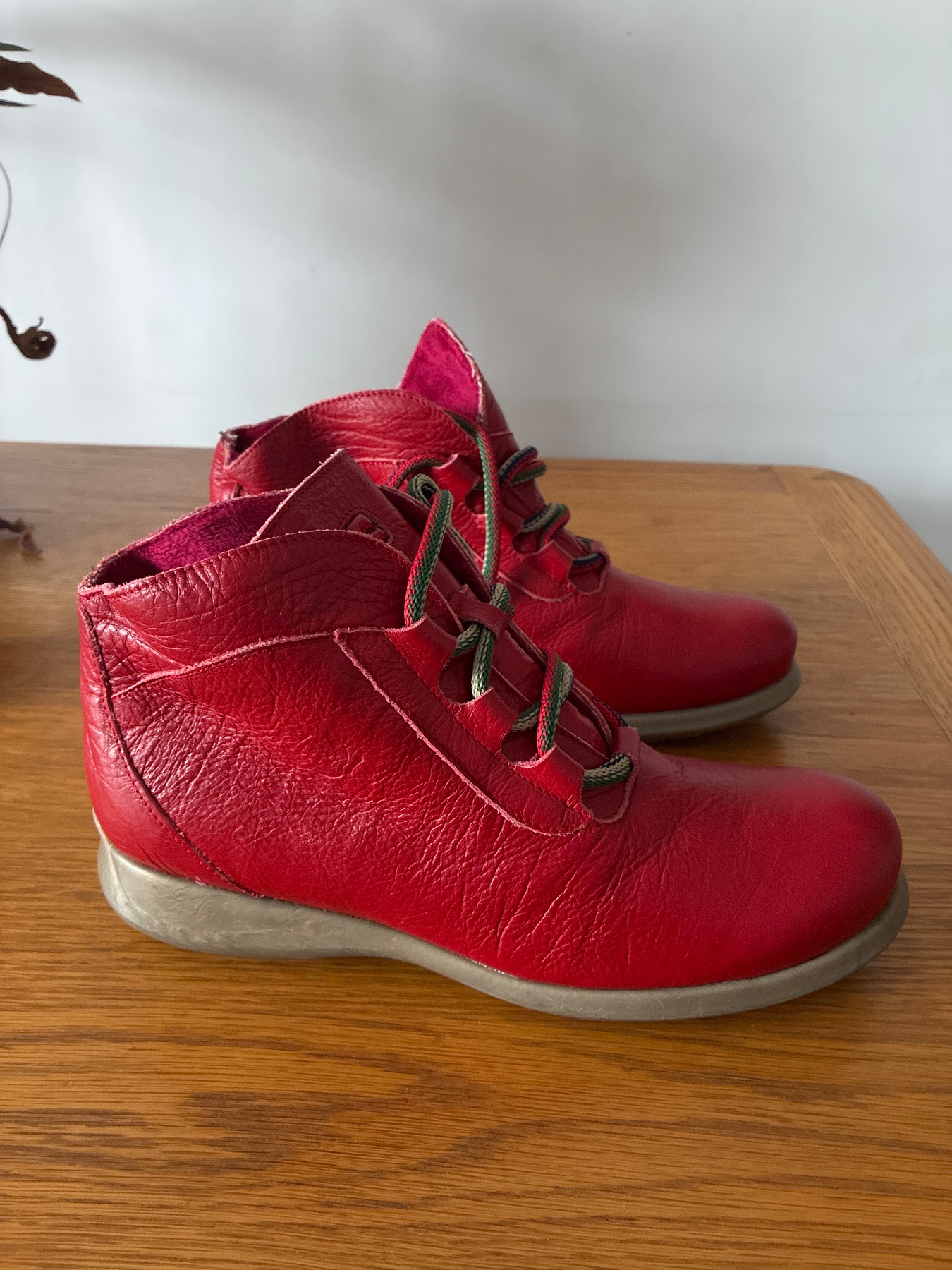 Jose Saenz red leather boots size 6