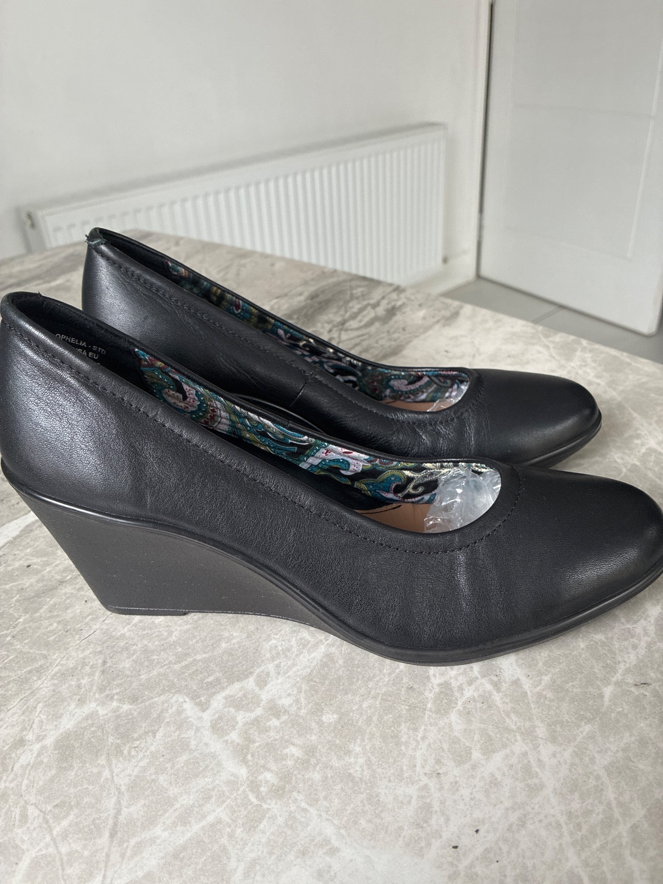 Hotter comfort concept black wedge heel shies