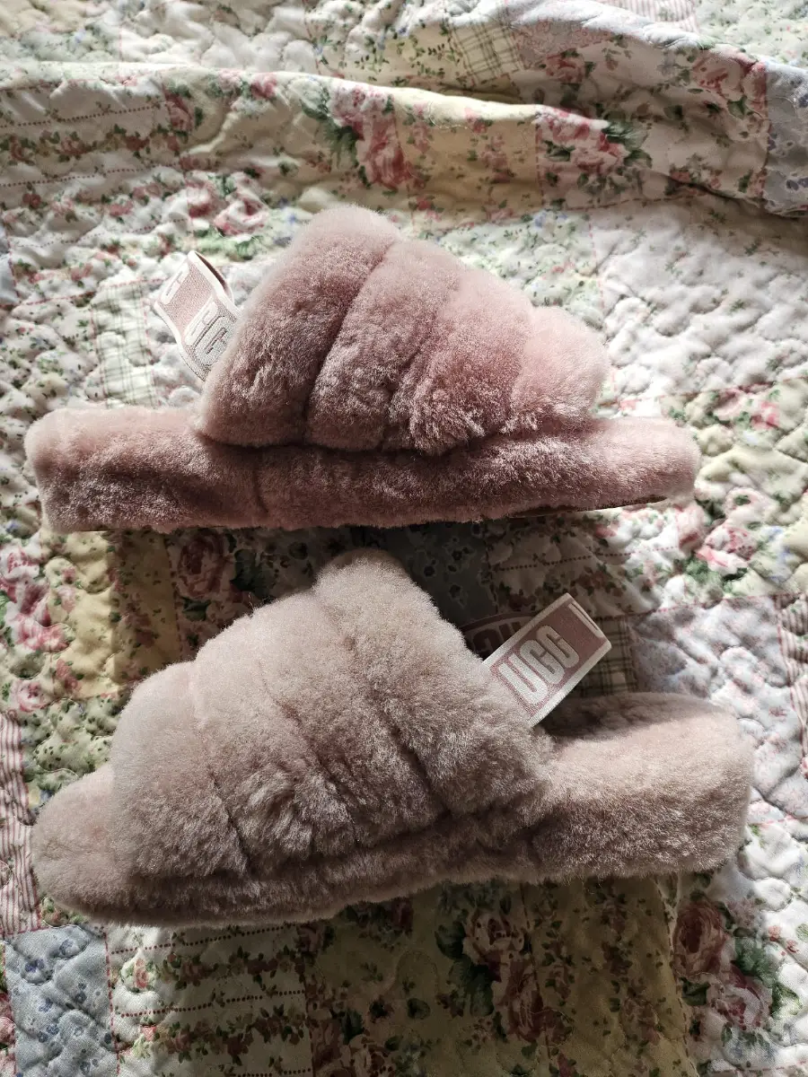 UGG Fluff Yeah Slide Slippers Pink Rose UK 7 EU 40 Excellent Condition