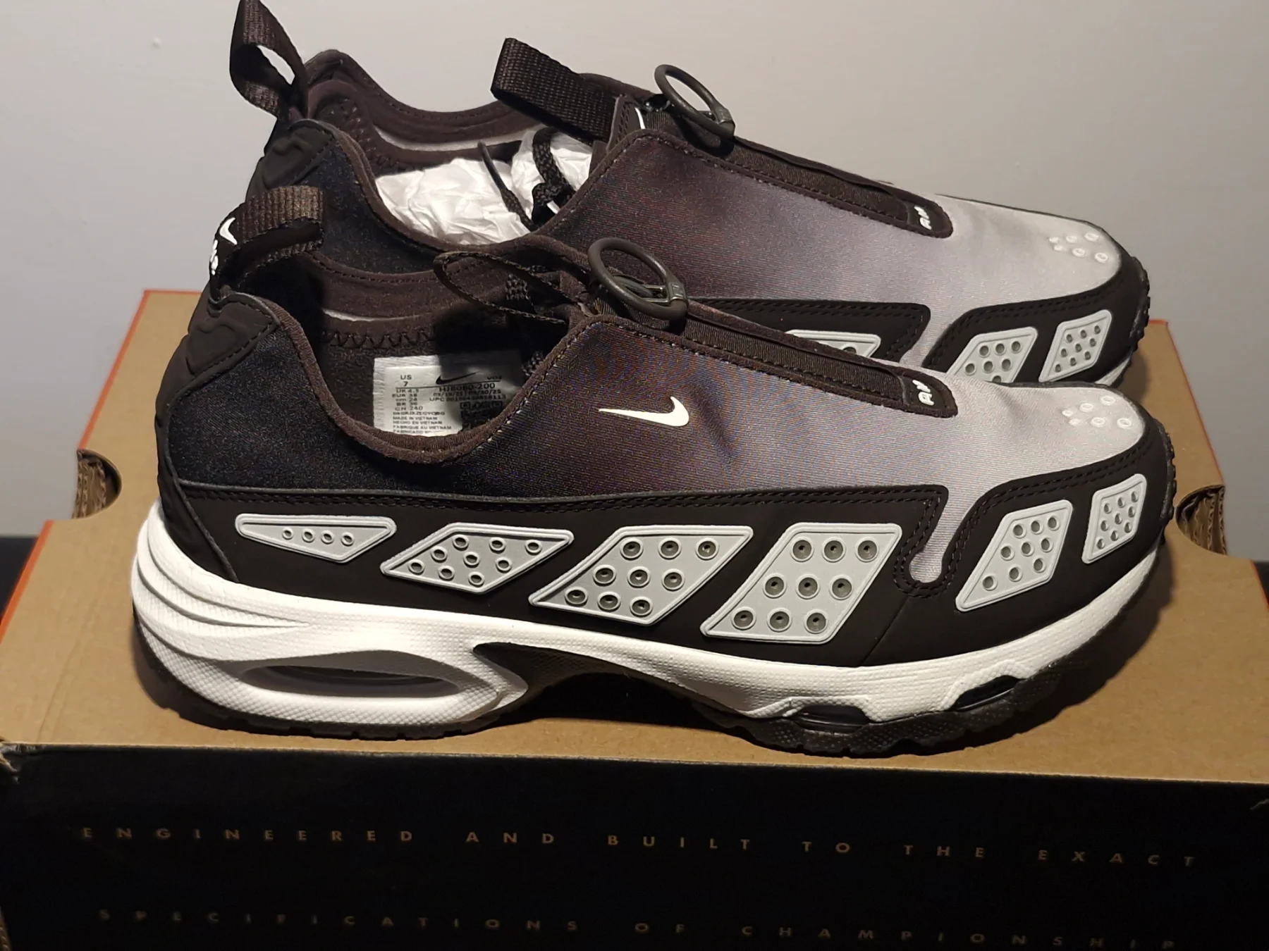Nike Air Max SNDR. Velvet Brown-Light Bone. Size 4.5. Brand new in box