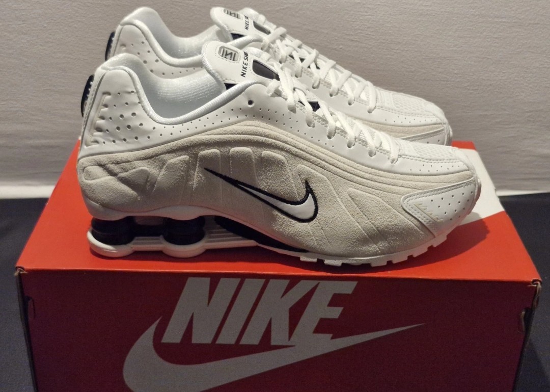 Nike Shox R4. Cream-White. Size 5. Brand new