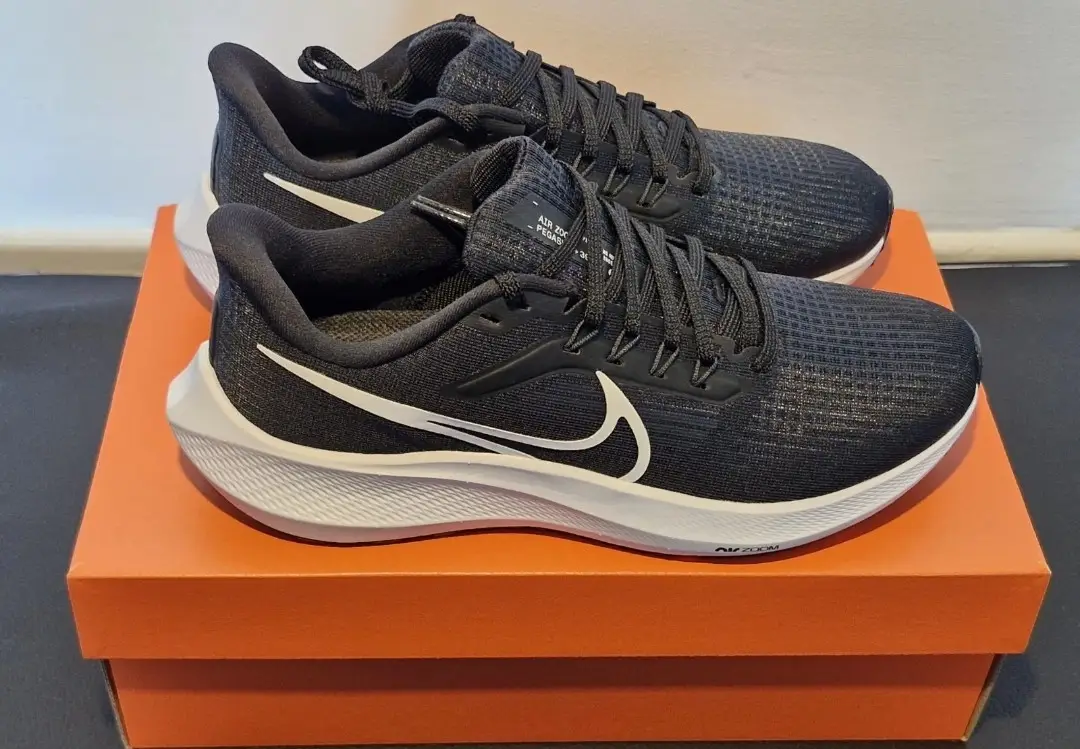 Nike Air Zoom Pegasus 39. Black-White. Size 6. Brand new in full box