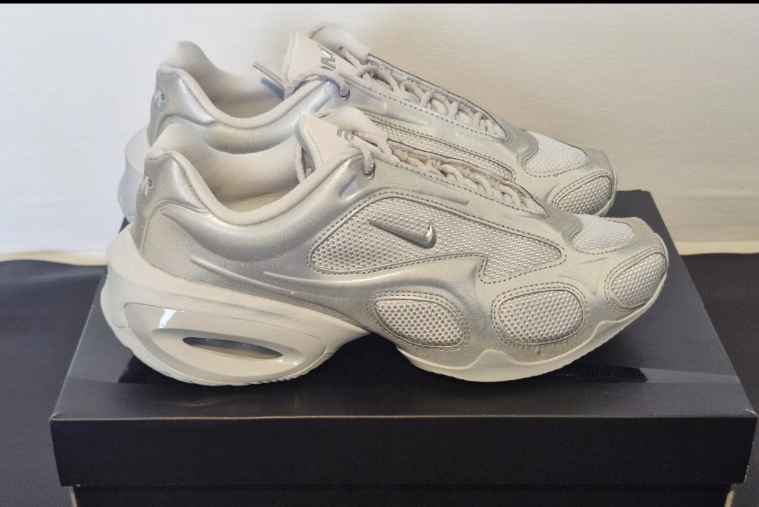 Nike Air Max Muse. Reflective. Size 6. Brand new in full box