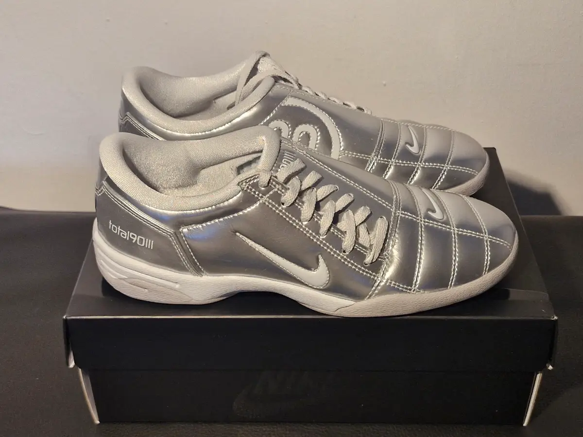 Nike T90. Metallic Platinum. Size 5.5. Brand new in full box