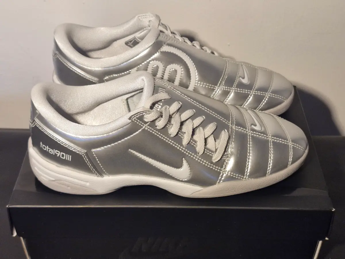 Nike T90. Metallic Platinum. Size 6. Brand new in full box