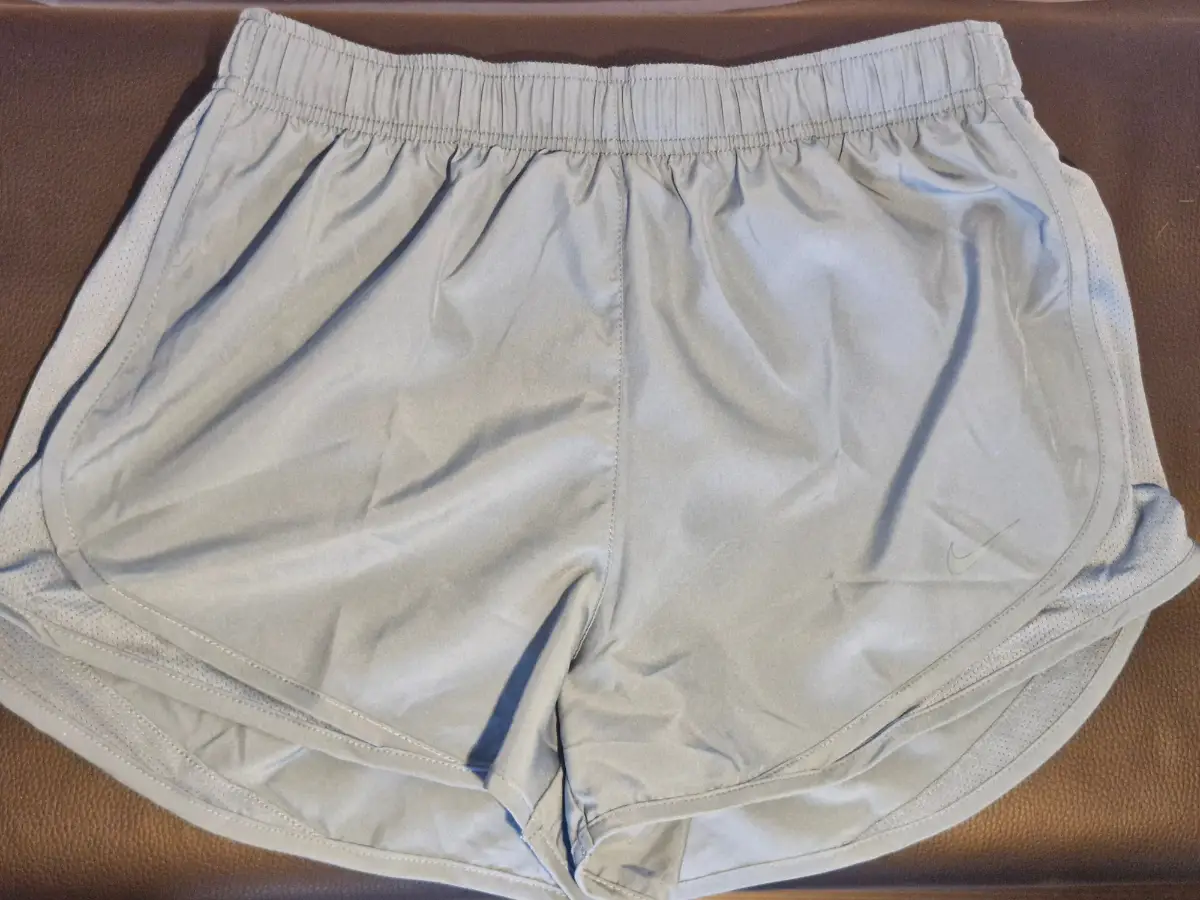 Nike Women's Brief Lined Running Shorts. Green. Size Medium. BNWT