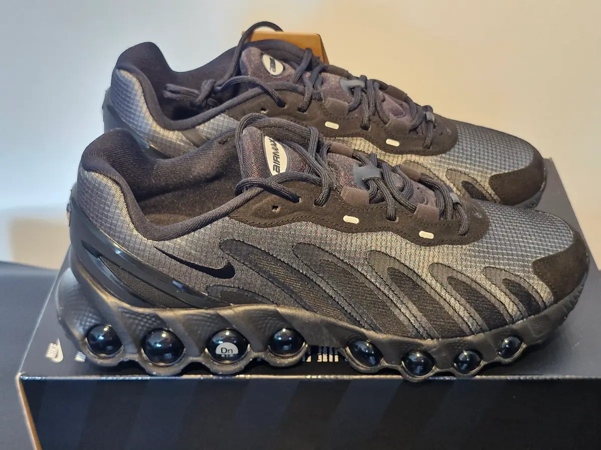 Nike Air Max DN8 SE. Black-Grey. Size 9. Brand new