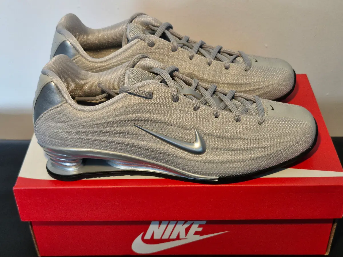 Nike Women's Shox Z. Silver. Size 4. Brand new in full box