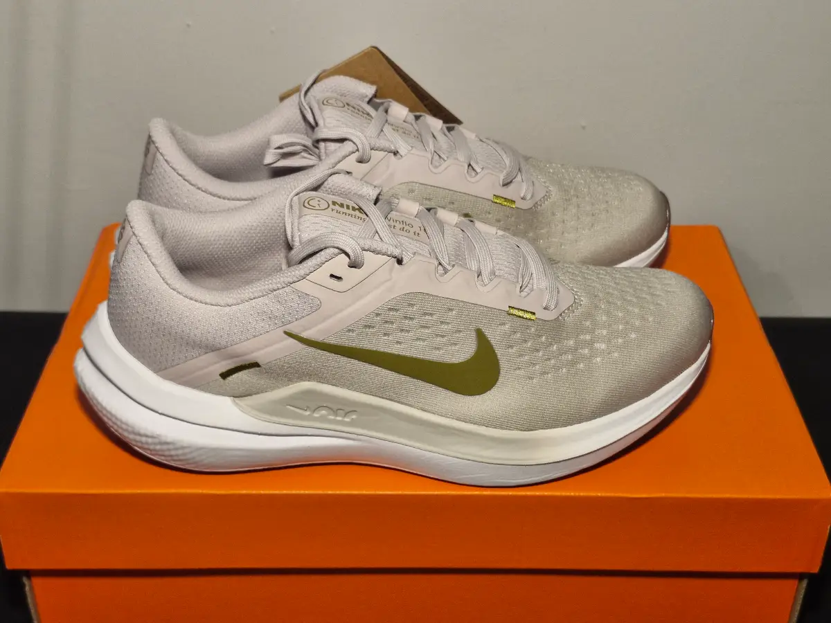 Nike Women's Air Winflo 10. Platinum Violet. Size 4. Brand new in full box