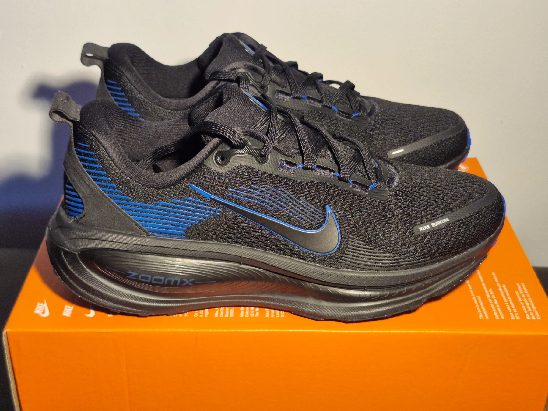 Nike Vomero 18. Black-Blue. Size 7.5. Brand new