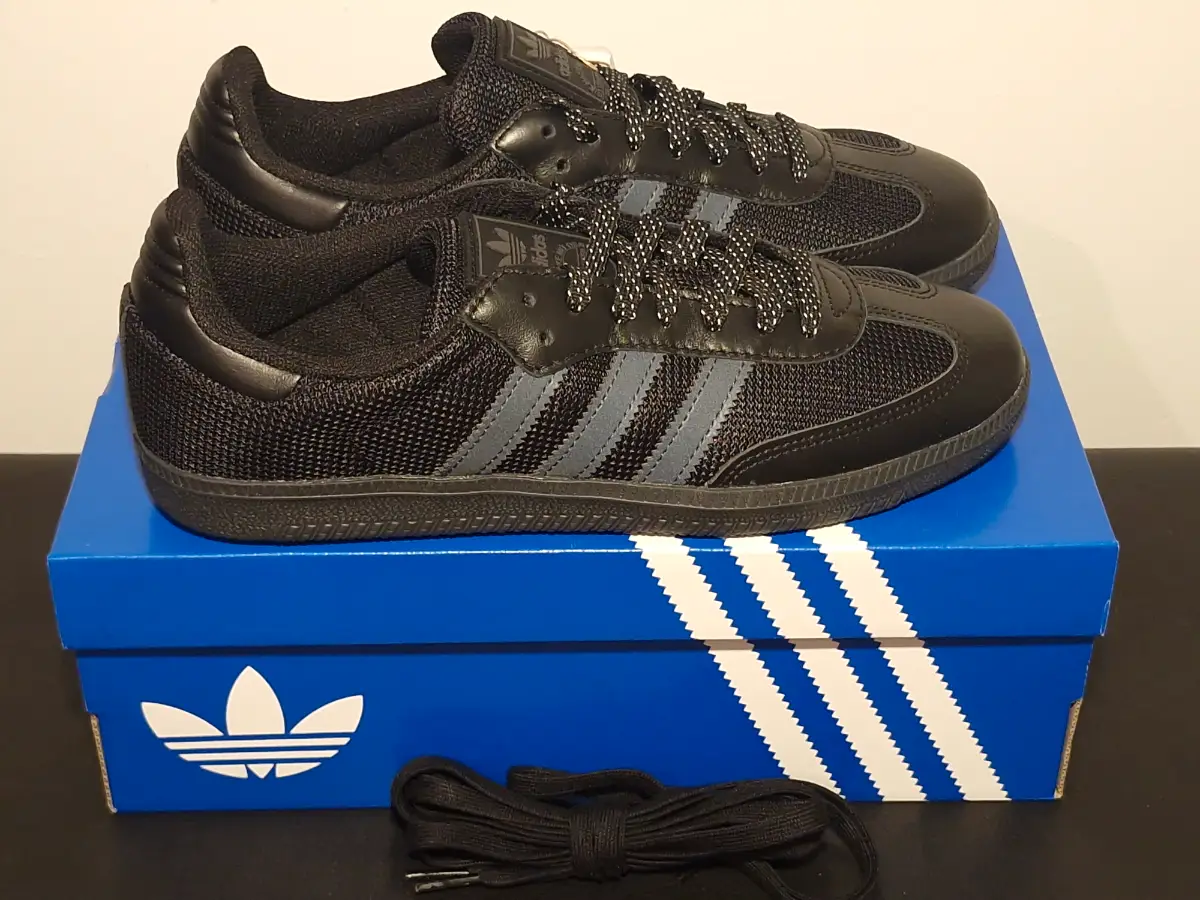 Adidas Samba OG. Black-Carbon. Size 8. Brand new in full box