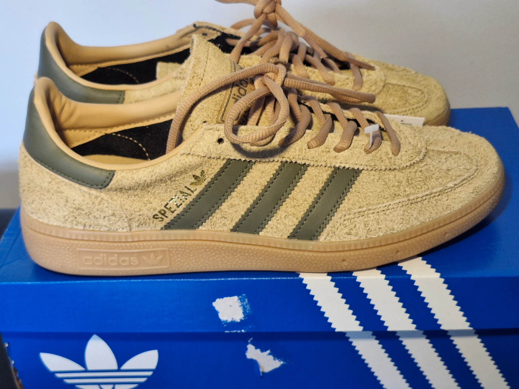 Adidas Handball Spezial. Beige. Size 7. Brand new in box
